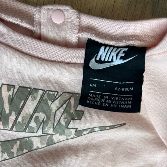 Nike pink and camo crewneck - Picture 3 of 8